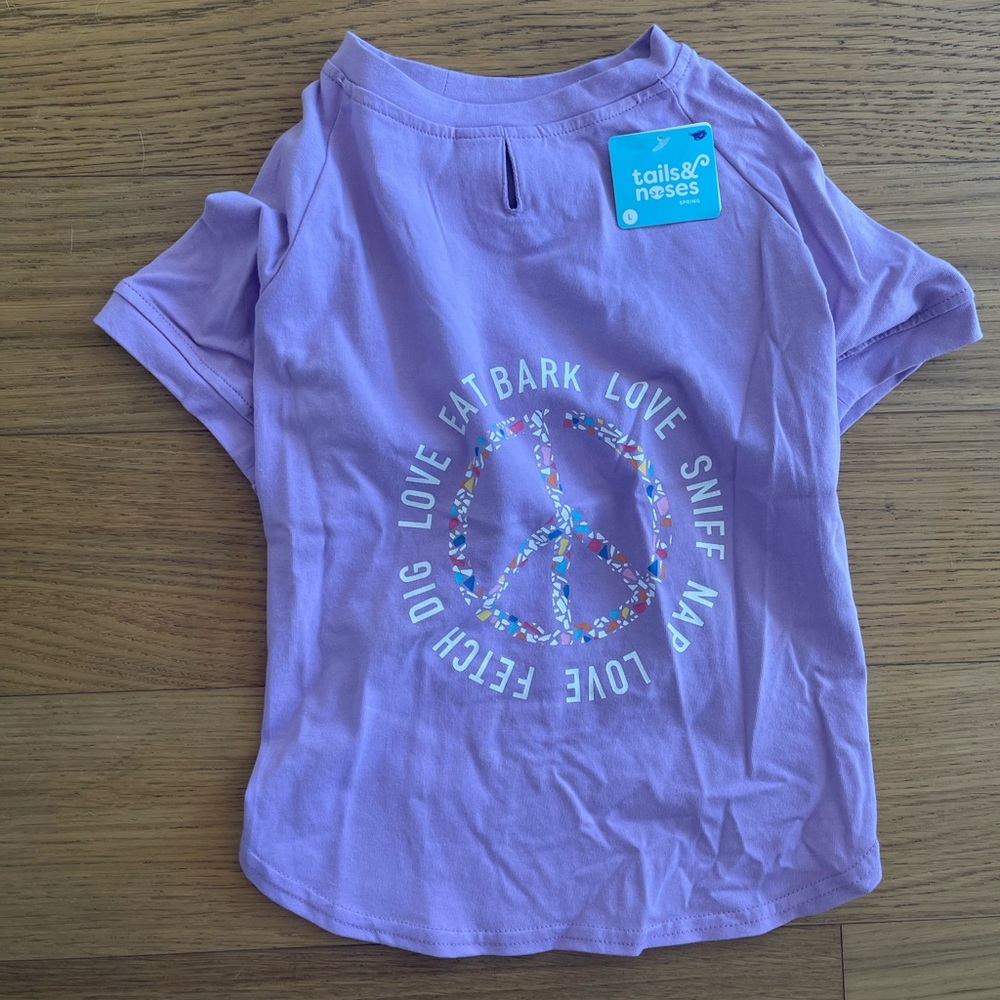 Tails & Noses love tee shirt Sz L NWT